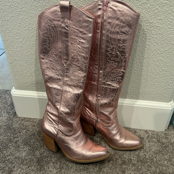 Gianni Bini Shoes - Gianni Bini Shiny Pink Heeled Boots